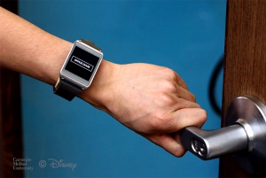 Disneys prototype på et smartwatch kan identificere og tracke alt hvad du rører