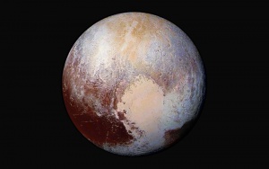 Ugens flotteste billeder af Pluto og dens måner