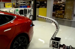 Ny opladerteknologi fra Tesla: Snakebot Autocharger