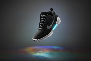 Nike HyperAdapt 1.0 er de første selvsnørrende sko som vi alle kan købe
