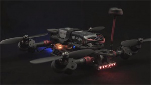 Svensk firma laver drone, der både kan flyve, sejle, kravle og køre
